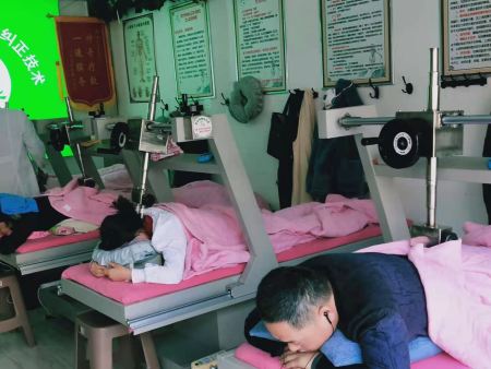 利用按摩来调理消化不良！