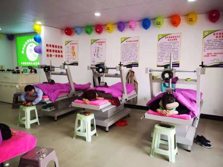 脊椎按摩技术来治疗腰间盘突出！